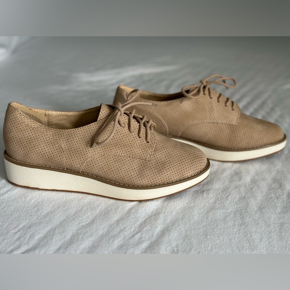 LIKE NEW CONDITION!!! Y. Not? Women Oxford Cream/light tan SZ 7.5